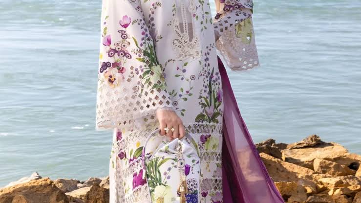 Crimson – Bloom Bold (A) – Safa Collection
