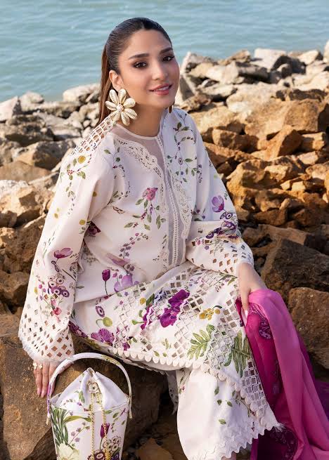 Crimson – Bloom Bold (A) – Safa Collection