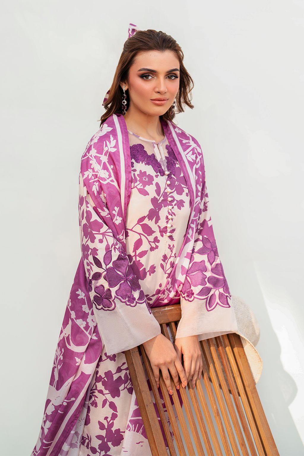 Iznik 3Pc Embroidered Lawn Suit Unstitched Digital Printed Dress