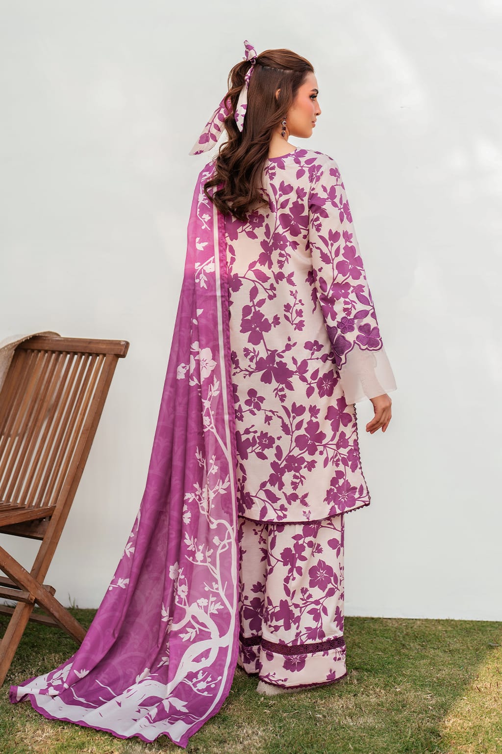 Iznik 3Pc Embroidered Lawn Suit Unstitched Digital Printed Dress