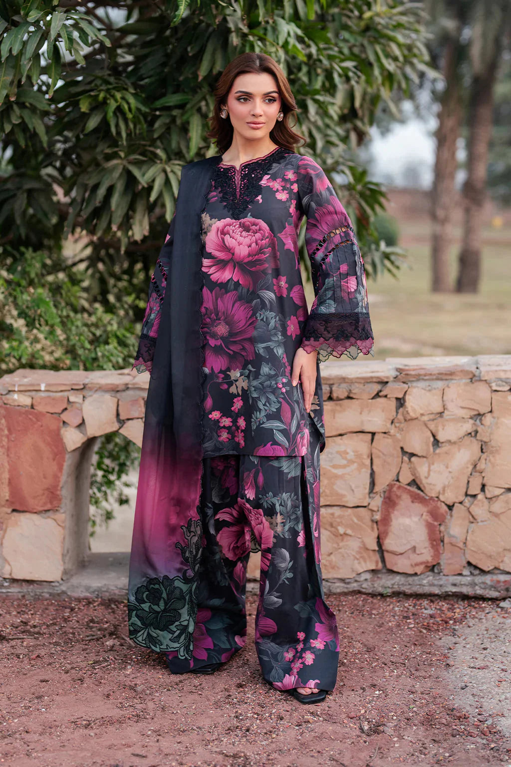 HADIZOUTFIT PRESENTING NEW LUXURY LAWN COLLECTION   FABRIC : LAWN   TROUSER : LAWN   DUPPATA: CHIFFON